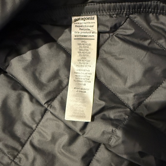 Patagonia Men's Black Hooded Puffer Jacket - Picture 16 of 16